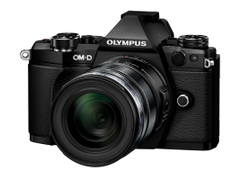  Olympus OM-D E-M5 Mark II & 12-50mm Black Lens